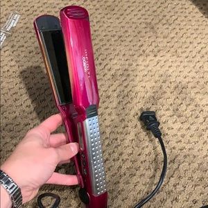 Infiniti conair straightener